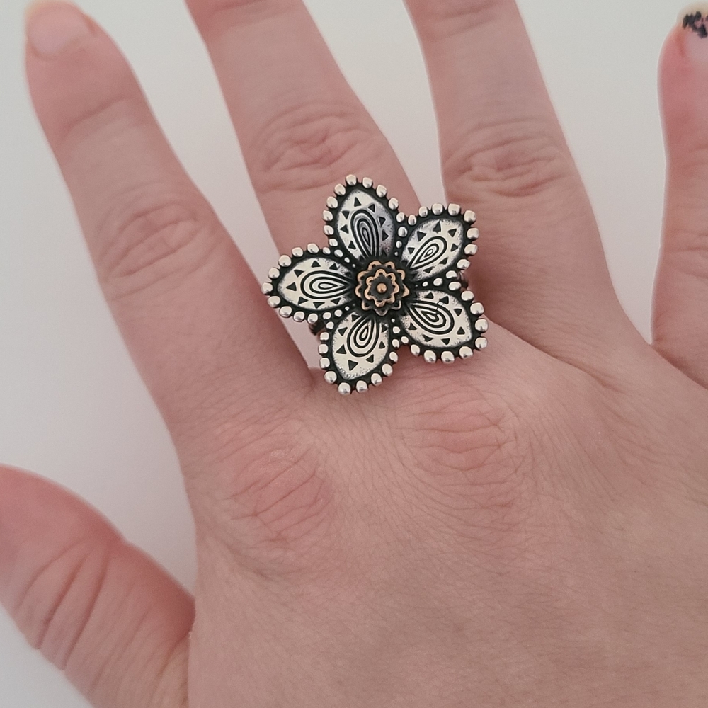 James Avery size 7 sterling silver flower ring